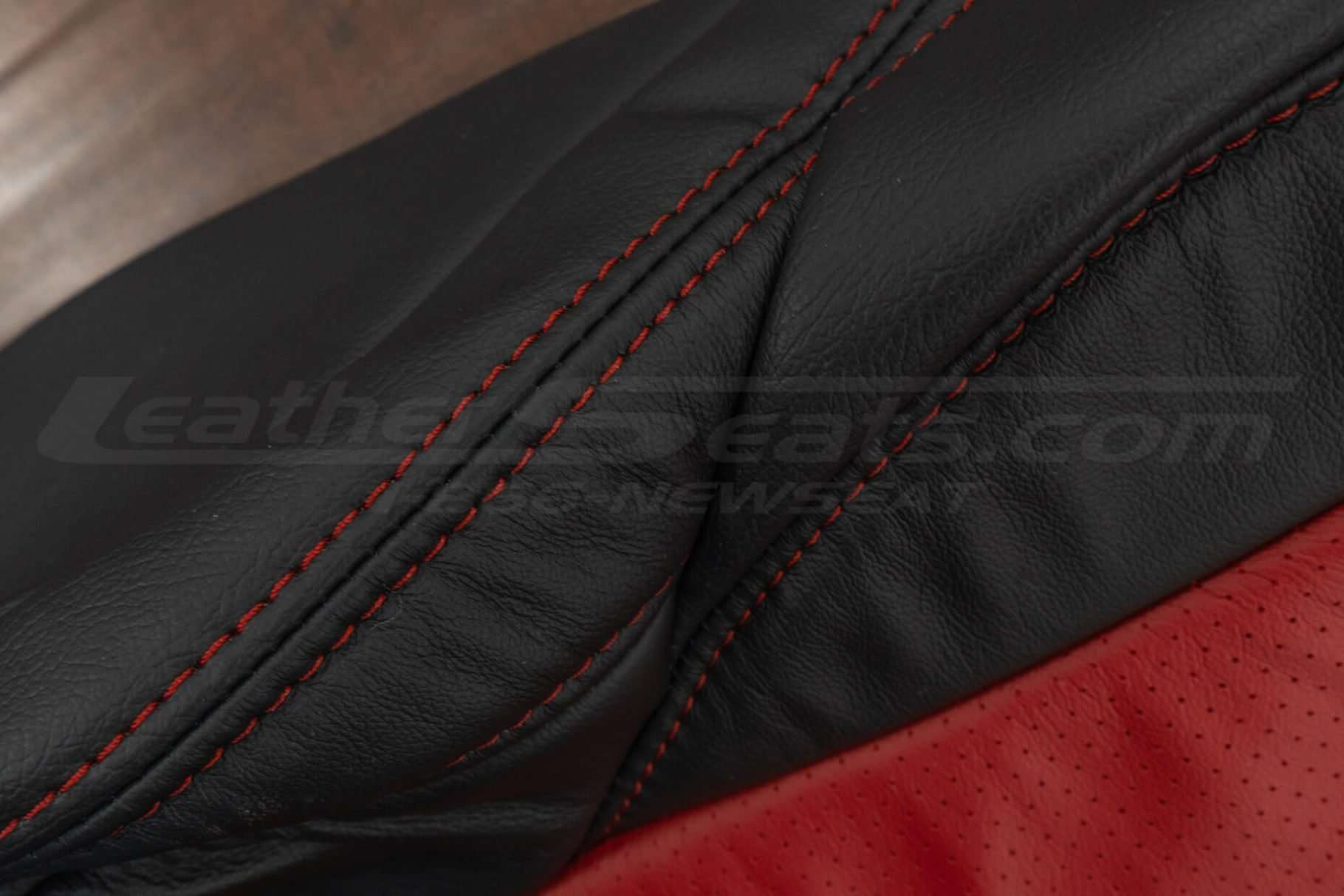 Contrasting double-stitching in Red