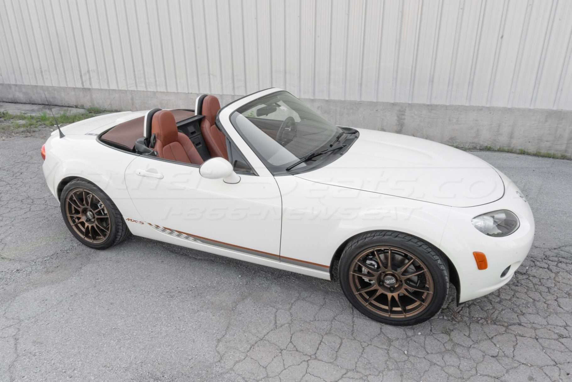 2006-2007 Mazda Miata - White Exterior with cusstom installed Mitt Brown leather seats