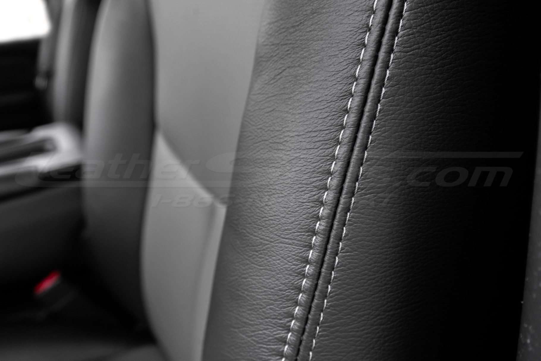 Contrasting Smoke double-stitching on Graphite leather