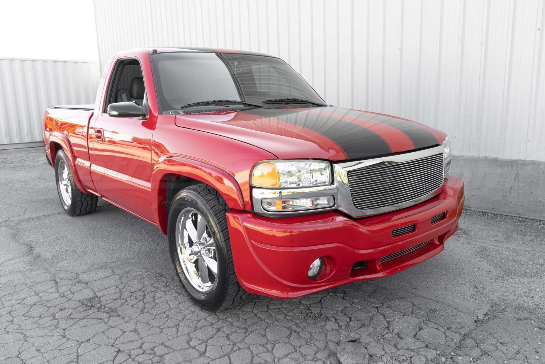 2007 GMC Sierra Exterior in Bright Red with Black racing stripes