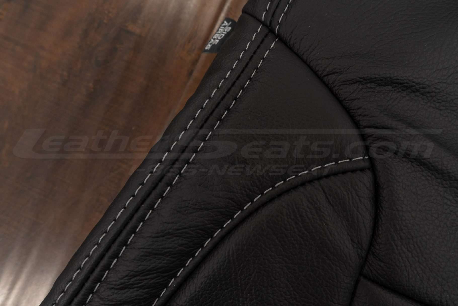 Contrasting double-stitching in Dove Grey on Black leather