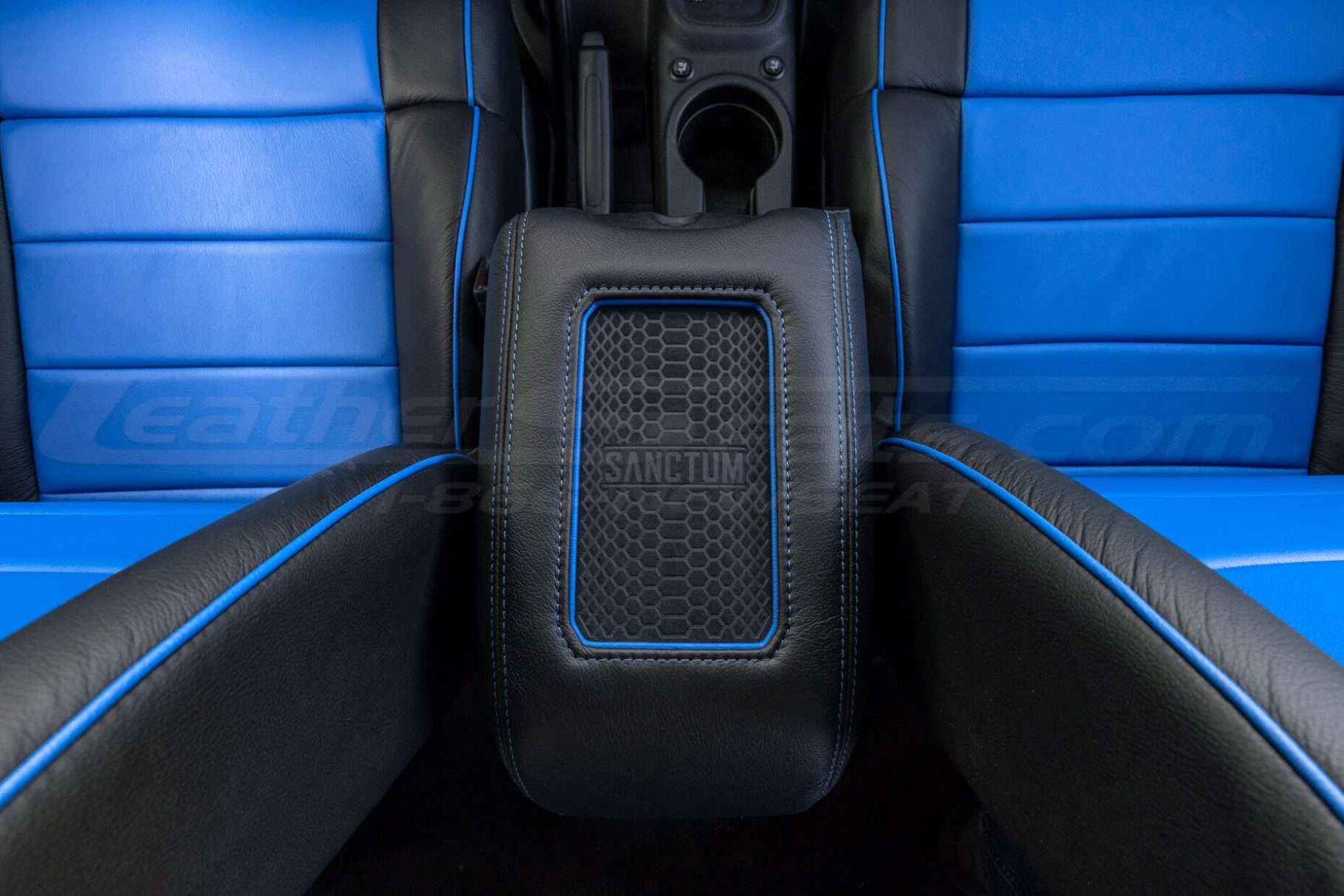 Top-down view of Jeep Wrangler Sanctum Wireless Charging Console