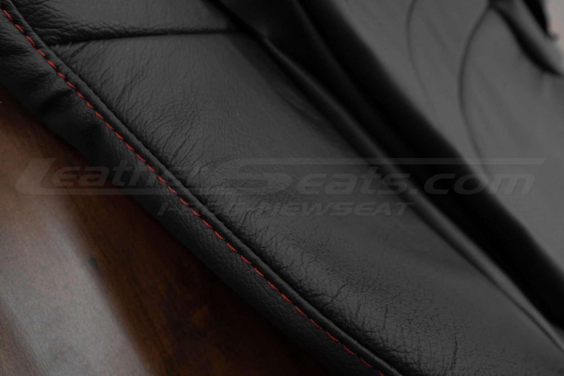 Contrasting Top-stitching in Red