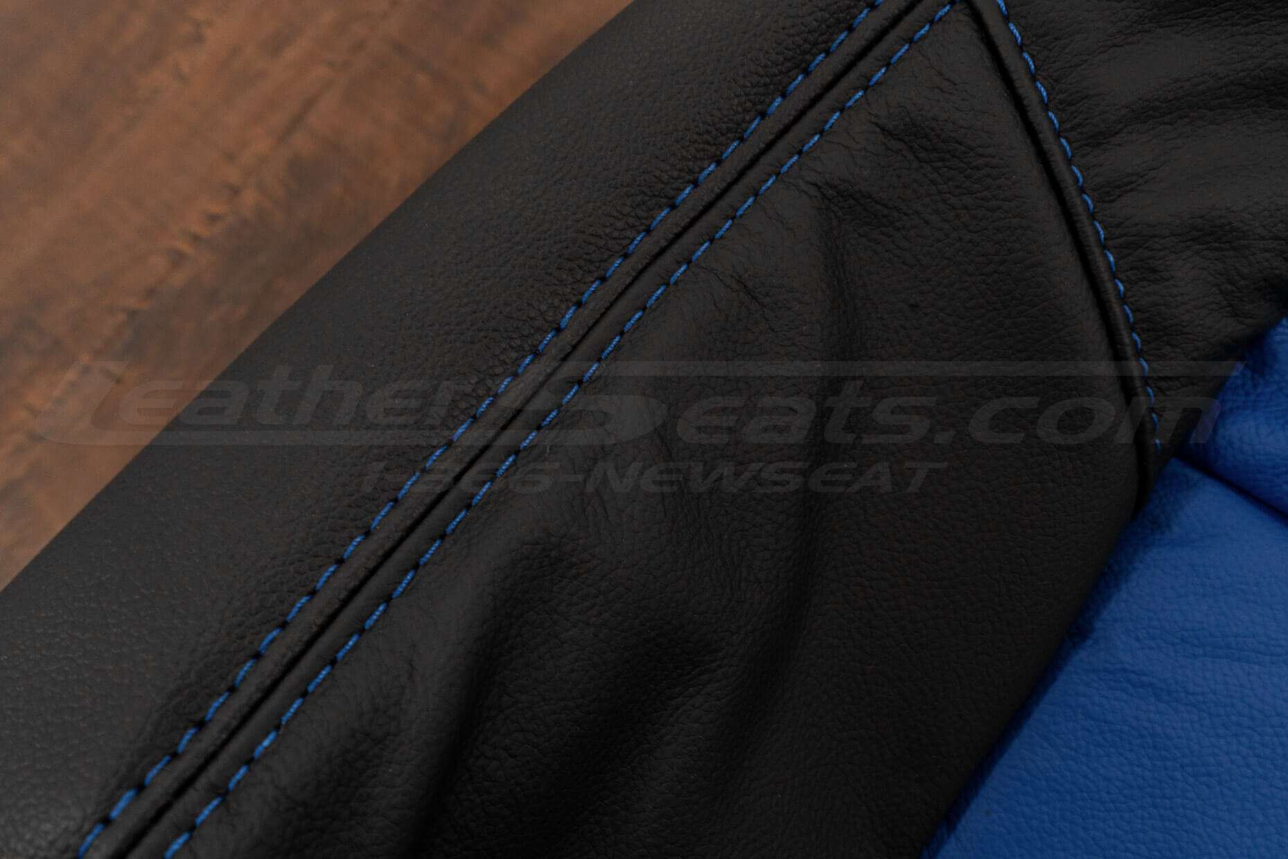 Contrasing double-stitching in Cobalt on Black leather