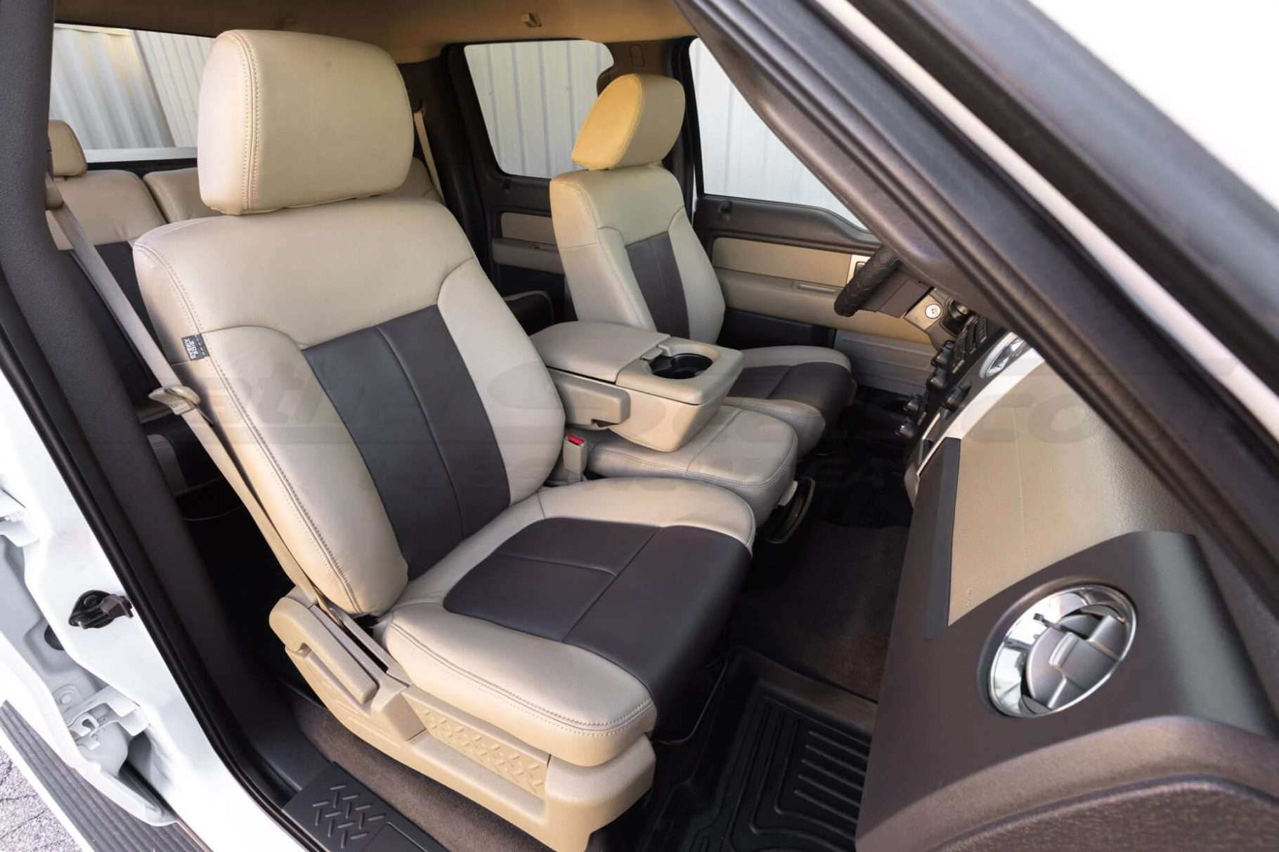 Alternative view of installed Sandstone with Java combo leather seat itnerior kit