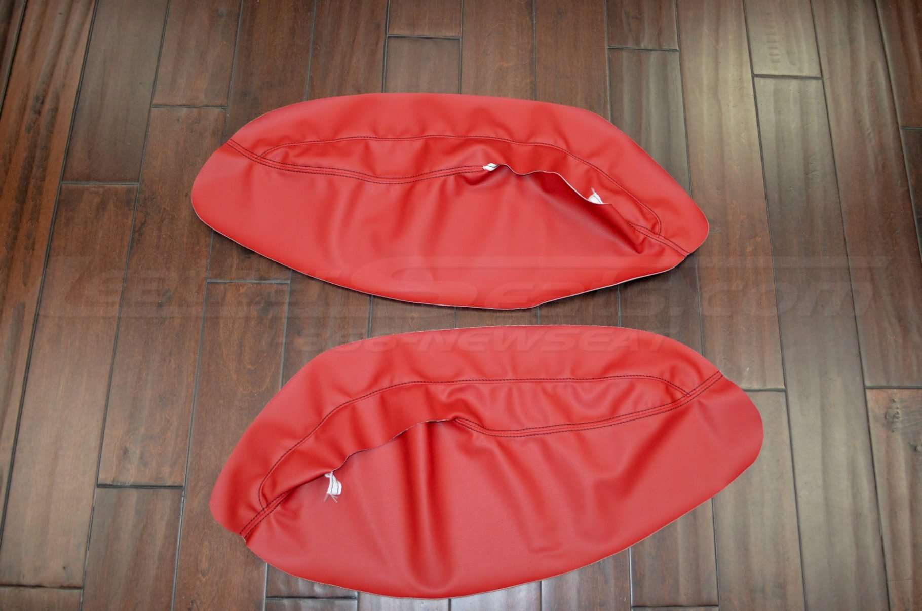 Red Vinyl door armrests for Nissan 370Z
