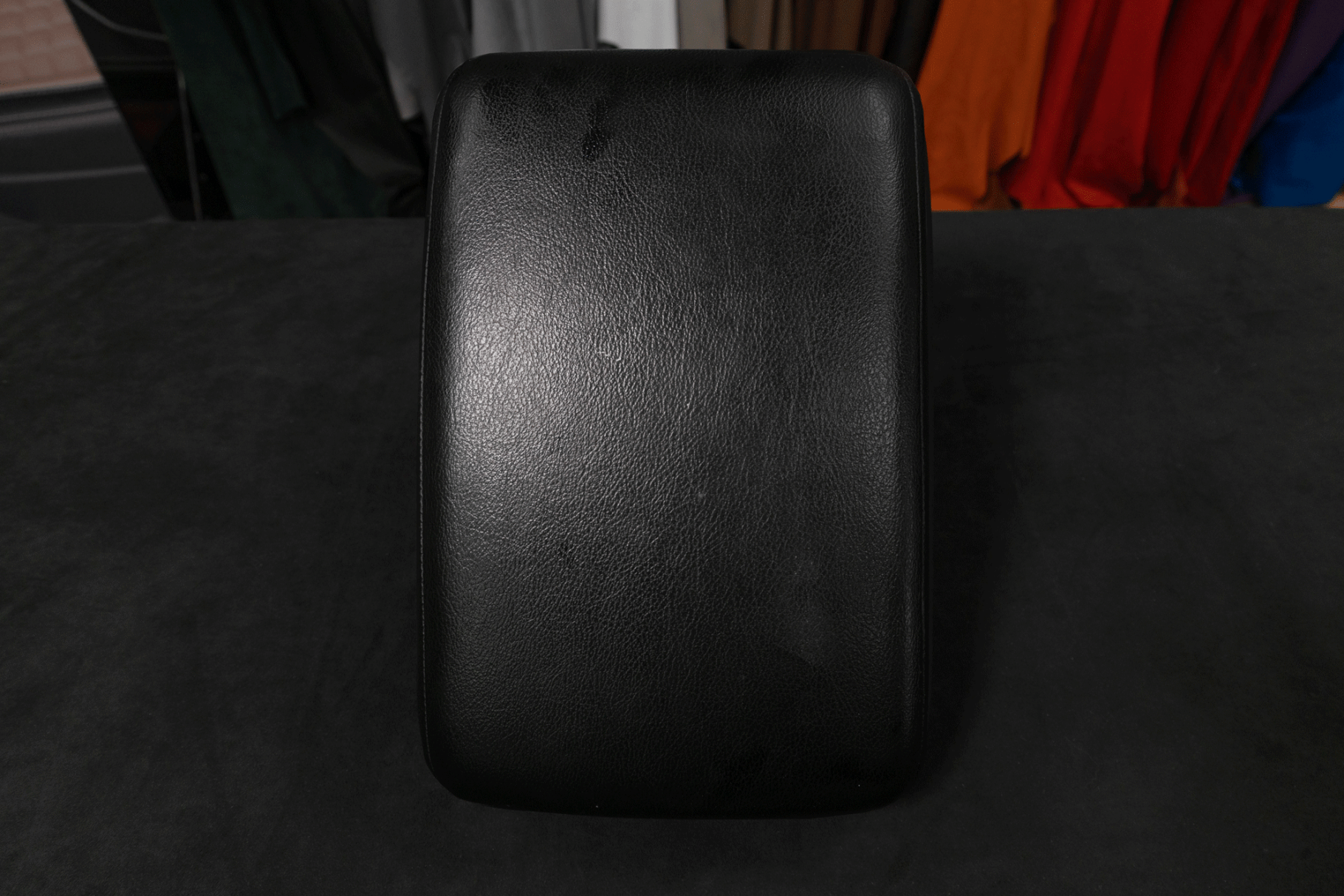 Jeep Gladiator Before/After GIF of Sanctum Wireless Charging Cnsole