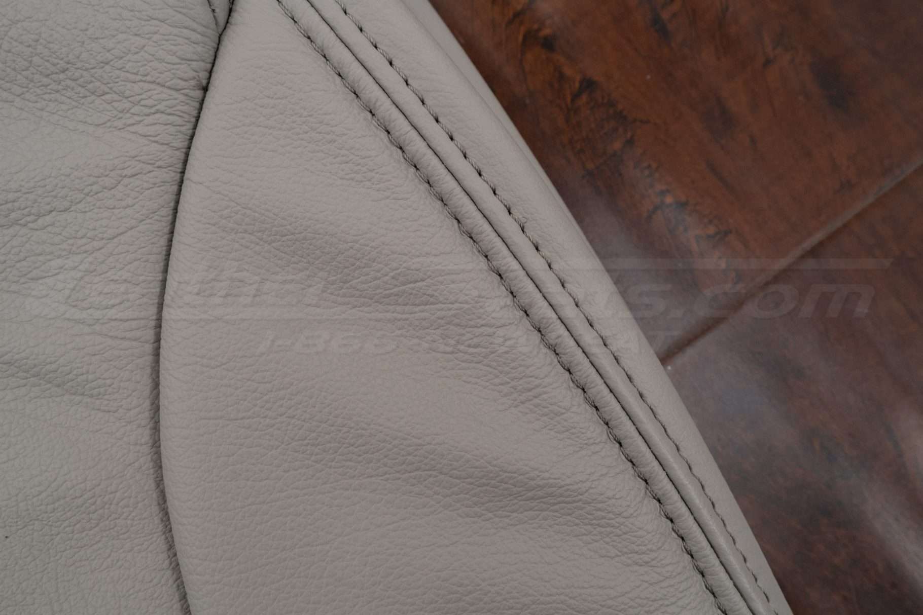 Oyster double-stitching Oyster leather