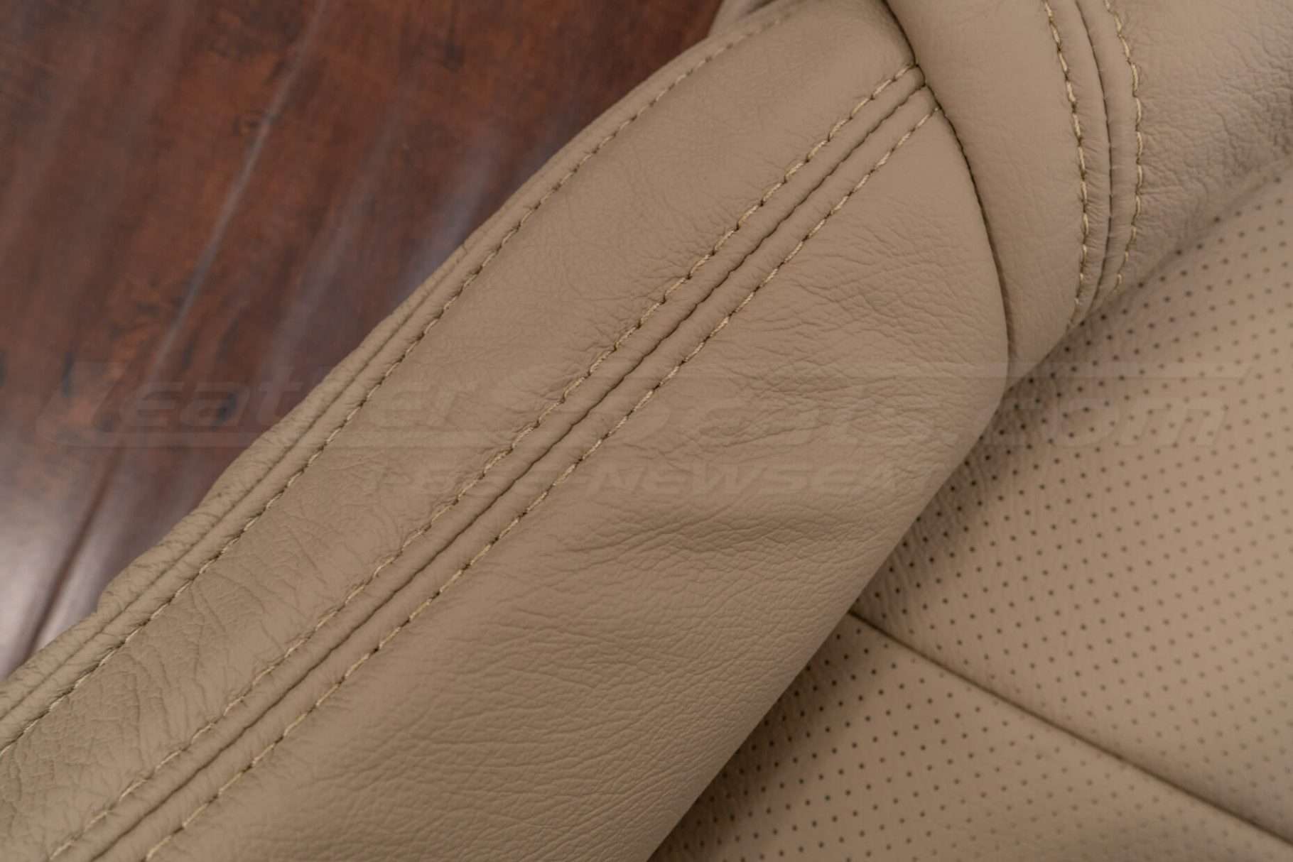 Sandstone double-stitching n Sandstone leather