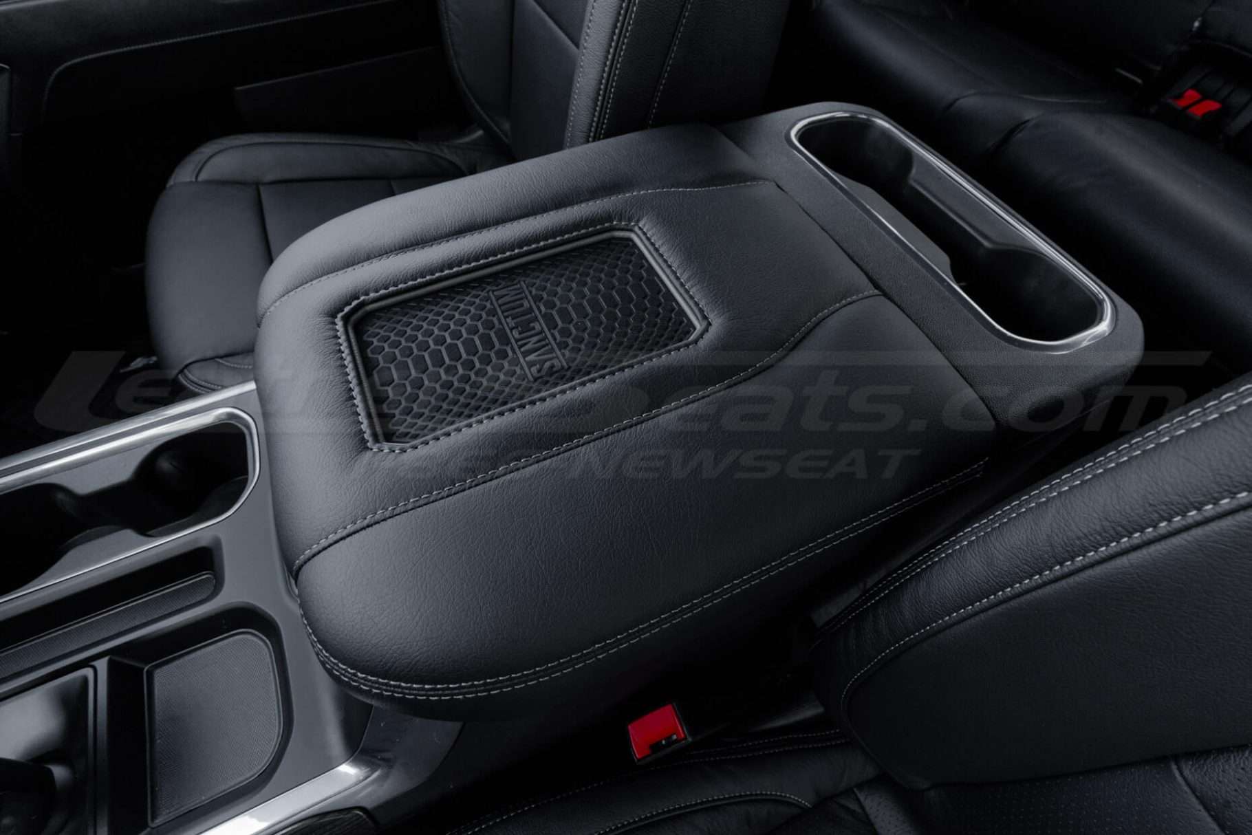 Close-up of sanctumwireless phone charging console