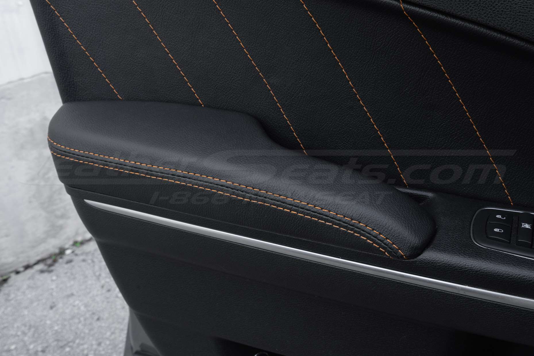 thumbnail interactive-video image 1 of Pieliz Custom PU Leather Door Armrest Covers For Dodge Charger 2011-2019 – Gray Stitch 1 of 4