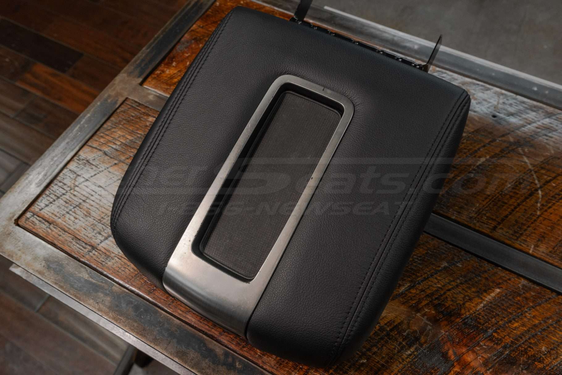 Top-down view of hummer h2 leather console lid