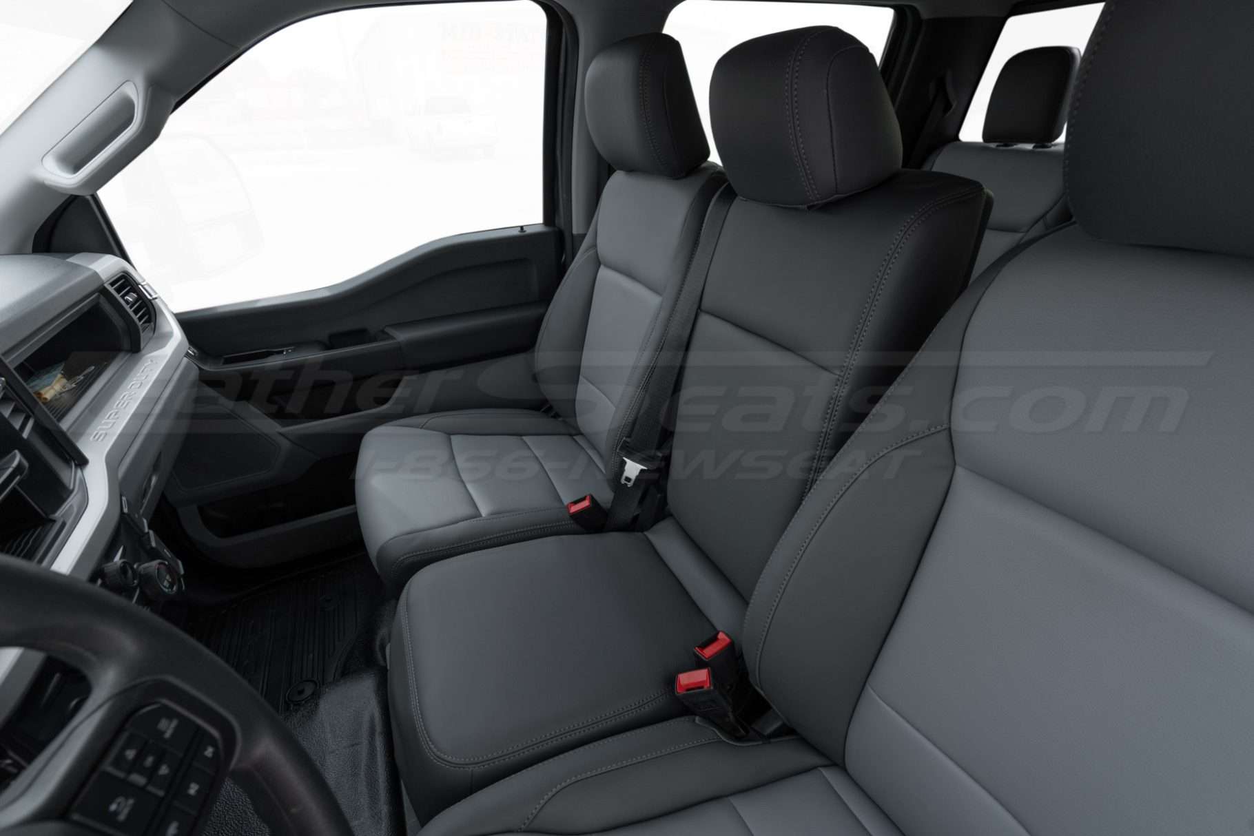 2024 Ford F-250 / F-350 / F-450 leather middle jump seat section