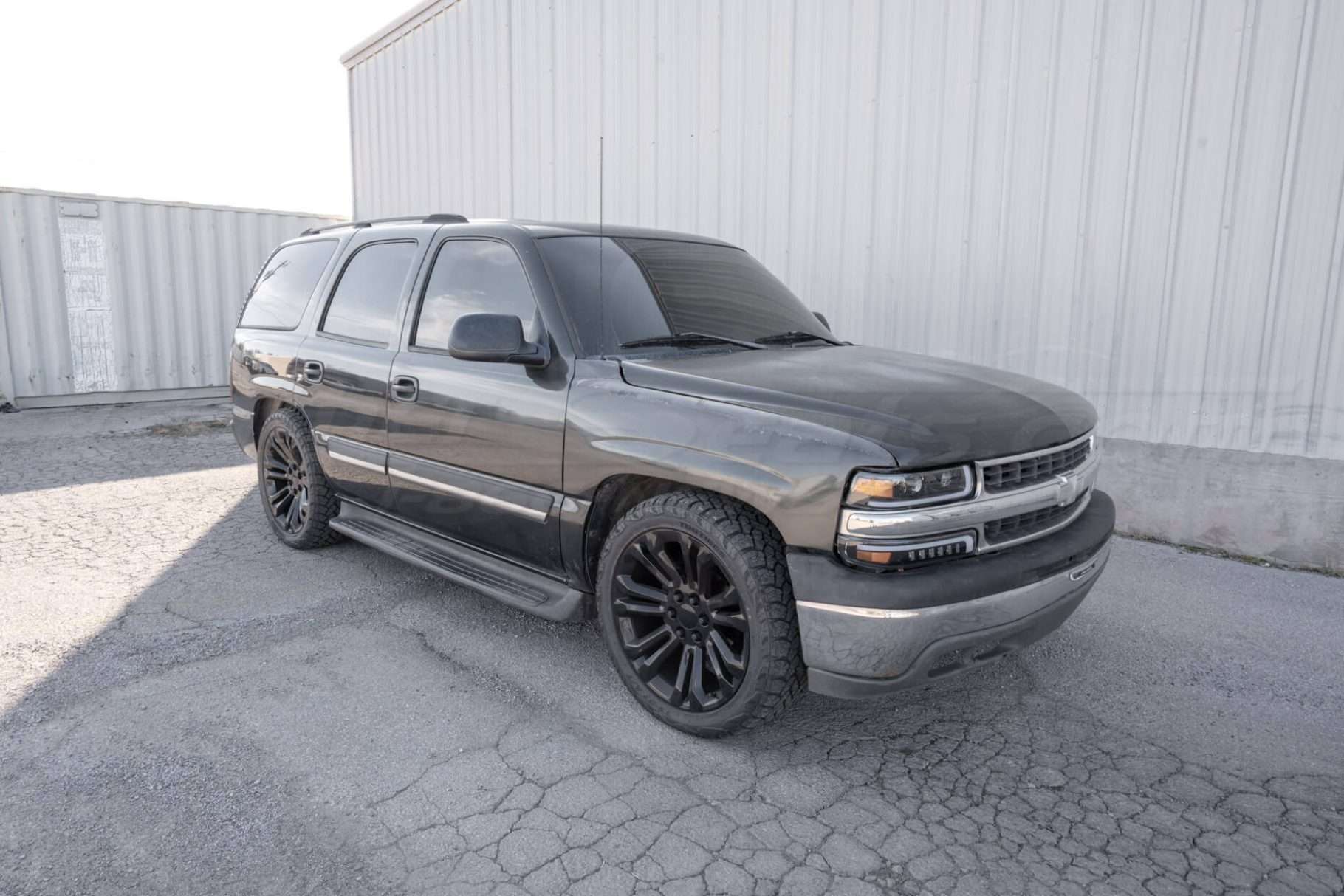 2004 Chevrolet Tahoe grey exterior