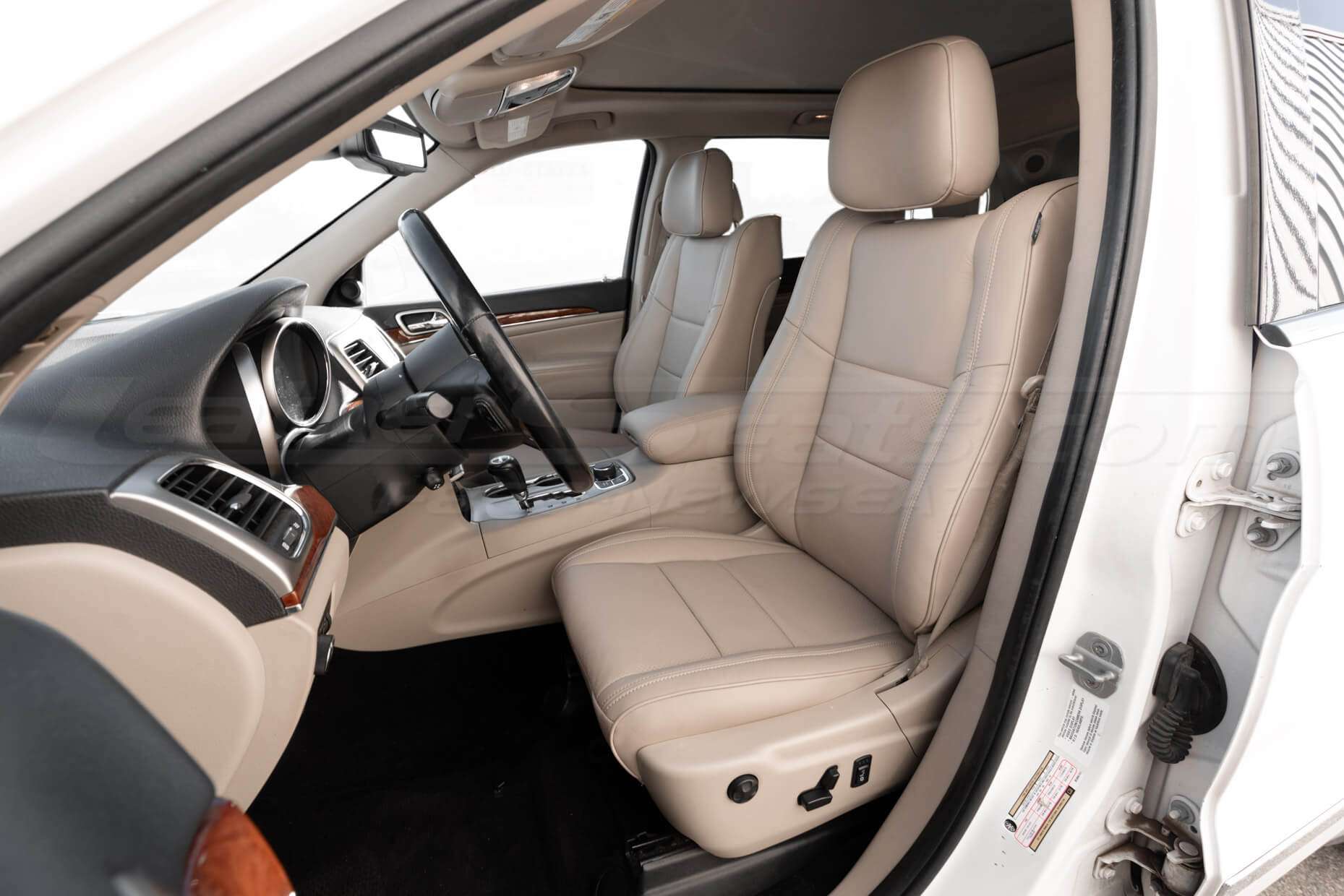 2011-2022 Jeep Grand Cherokee with installed adobe leather seat covers