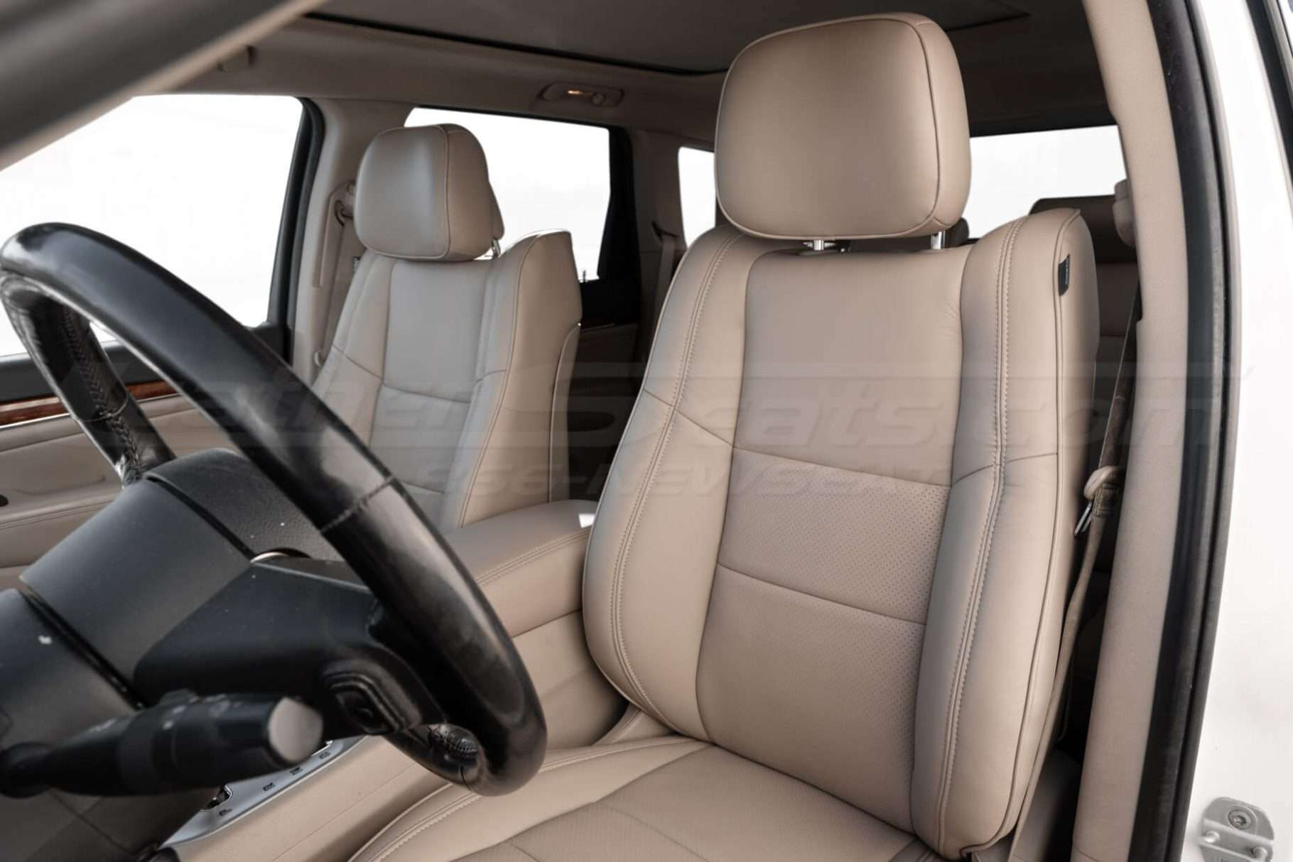 Front backrest and headrest section installed leather covers for Jeep Grand Cherokeee