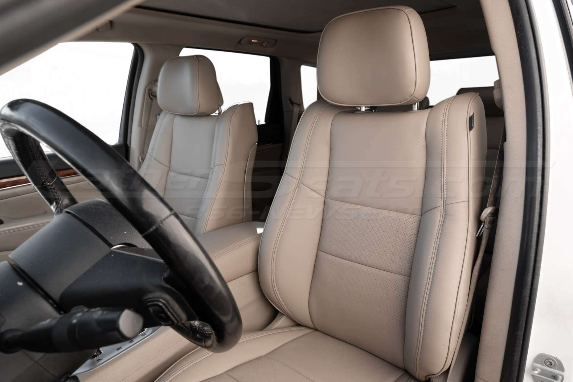Front backrest and headrest section installed leather covers for Jeep Grand Cherokeee