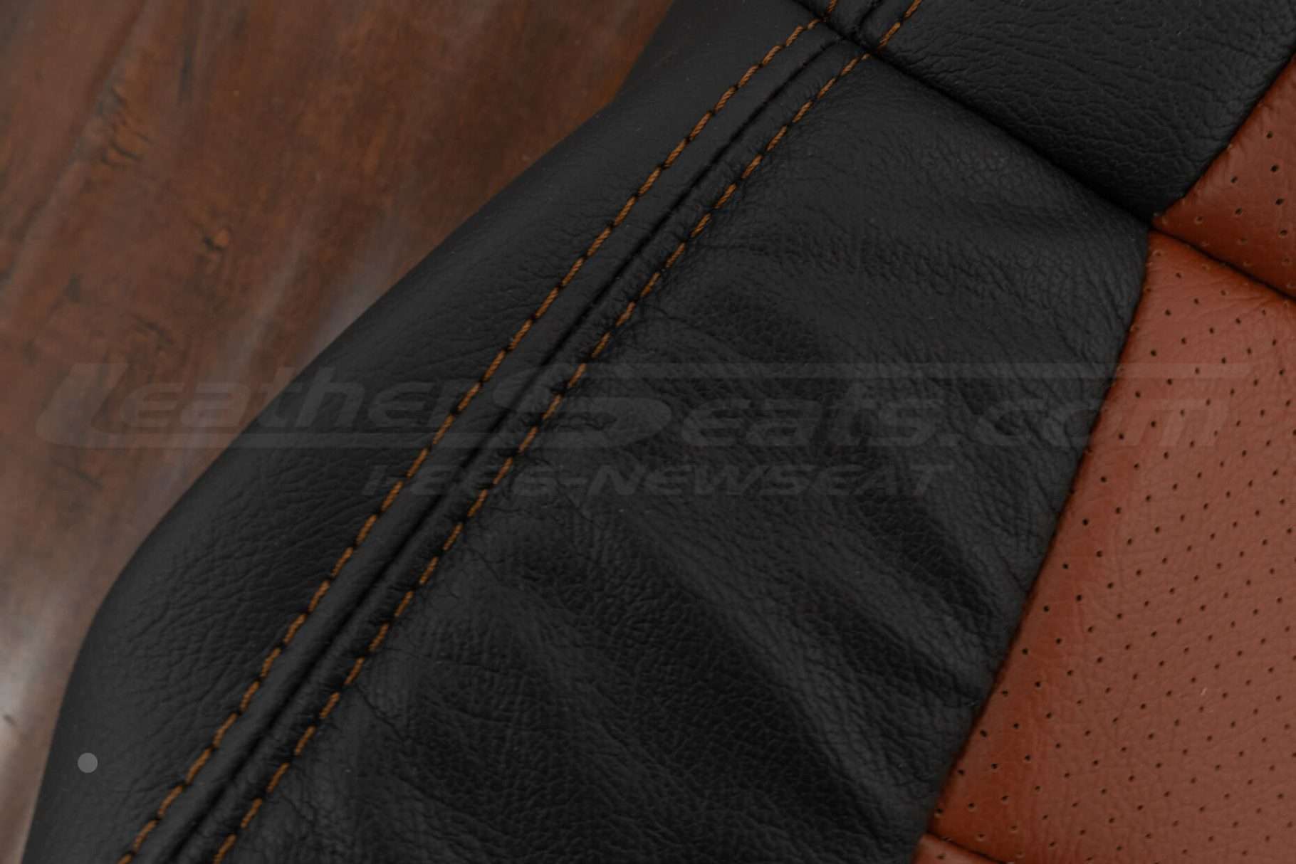 Contrasting Mitt Brown stitching on Black leather