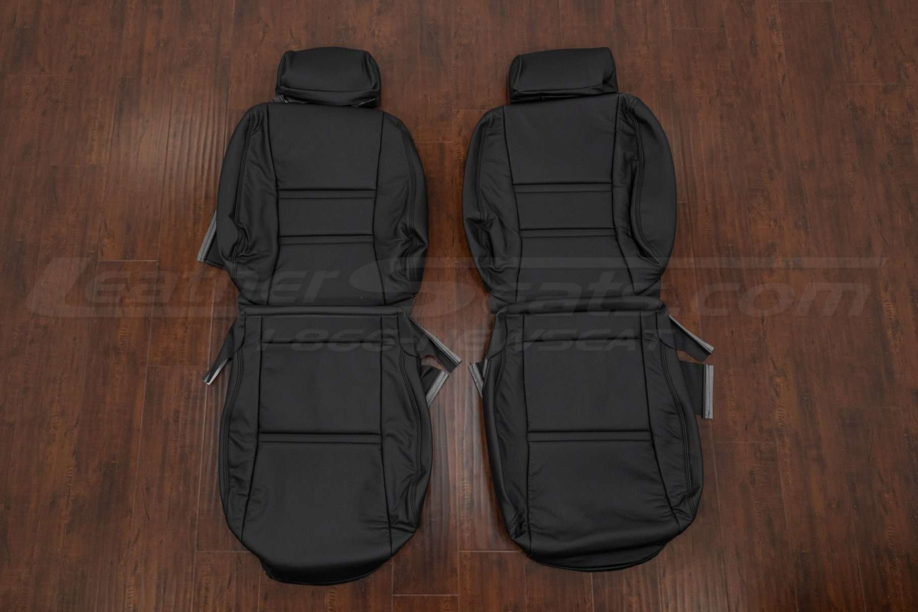 Toyota landcruiser black leather seat covers with black stitching