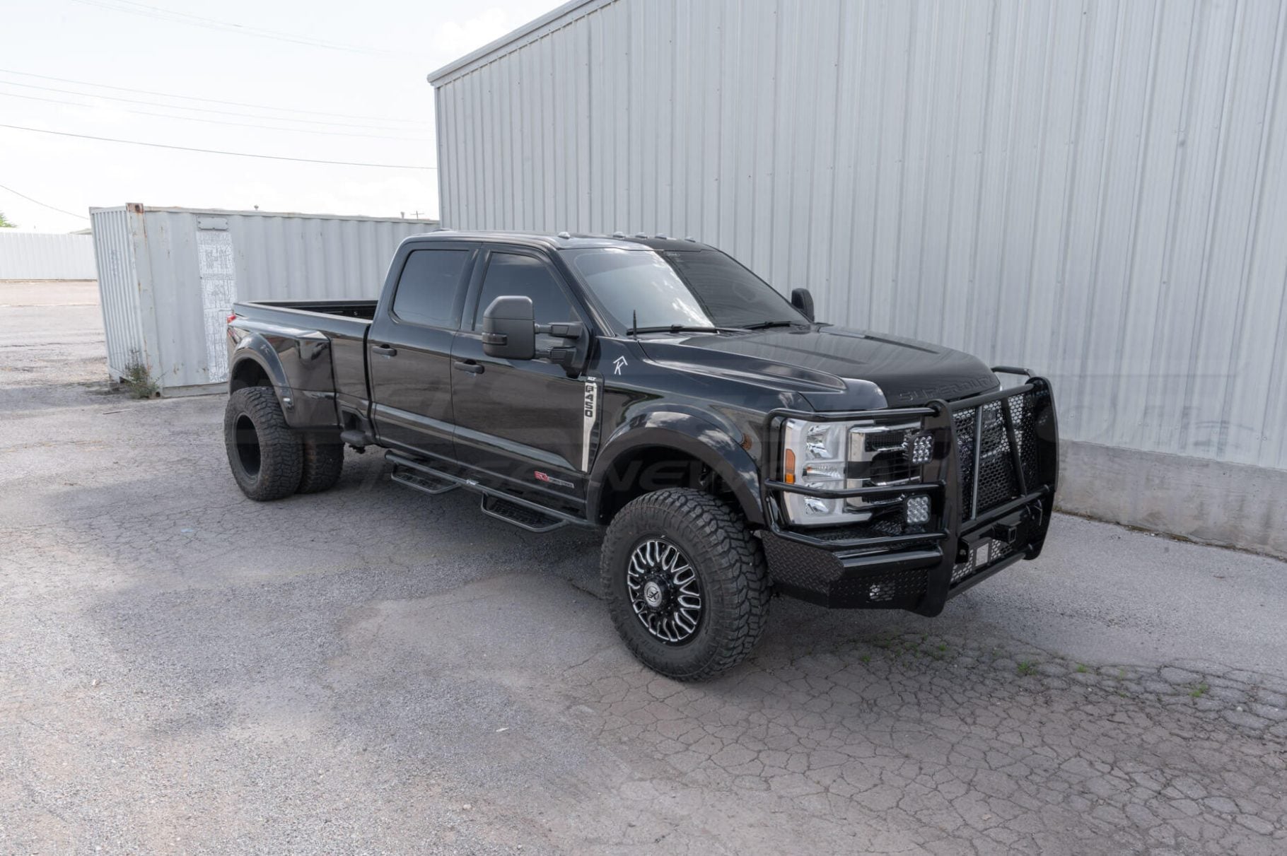 2025 Ford F-450 Superduty - Black exterior