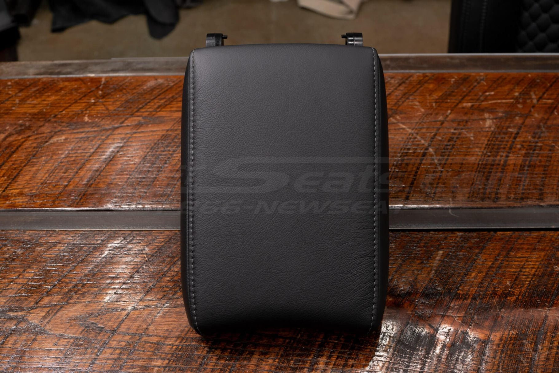 Honda CR-V armrest lid replacement in black leather – 2017 to 2022