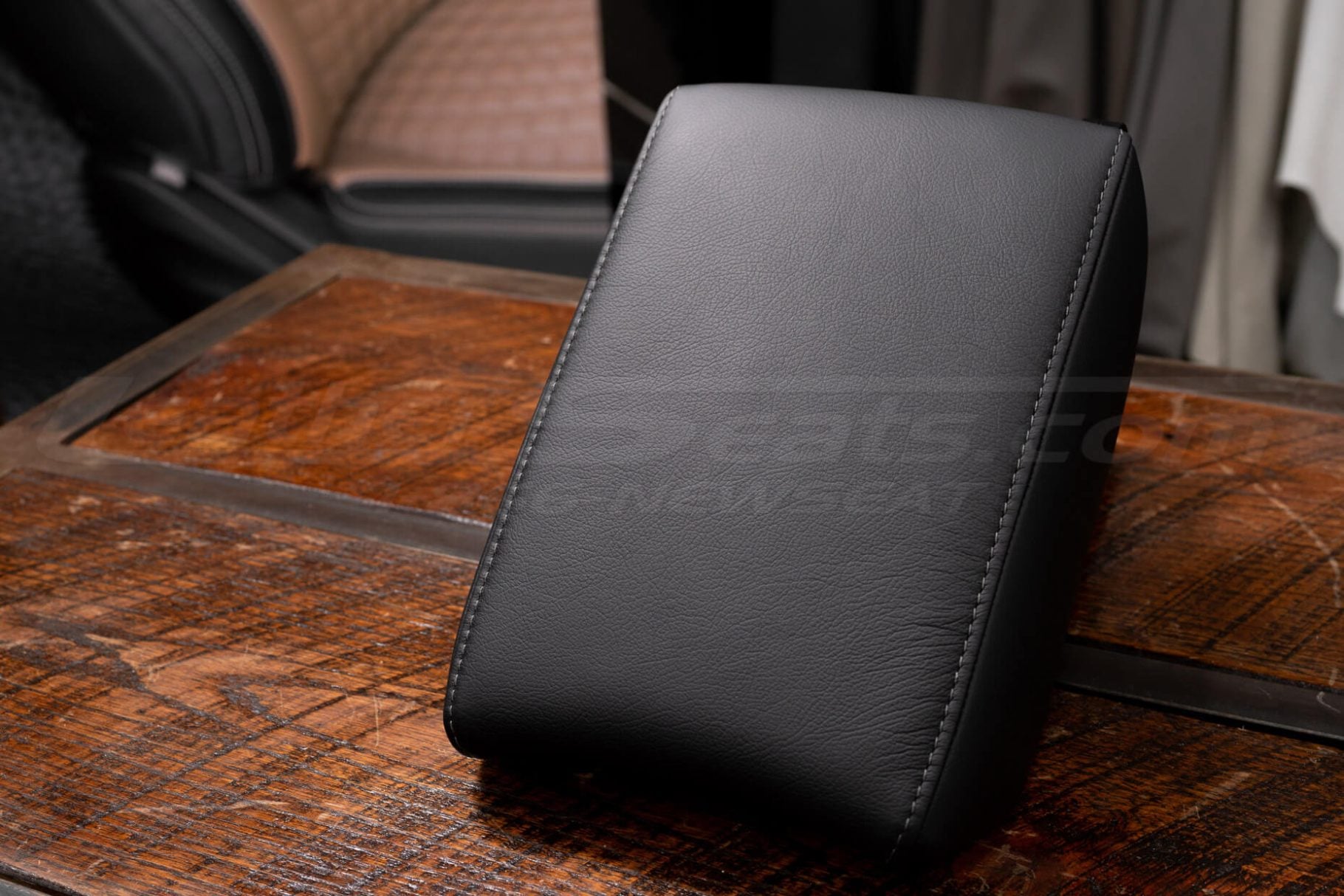 High-quality black leather center console lid cover for 5th-gen Honda CR-V 2017–2022.