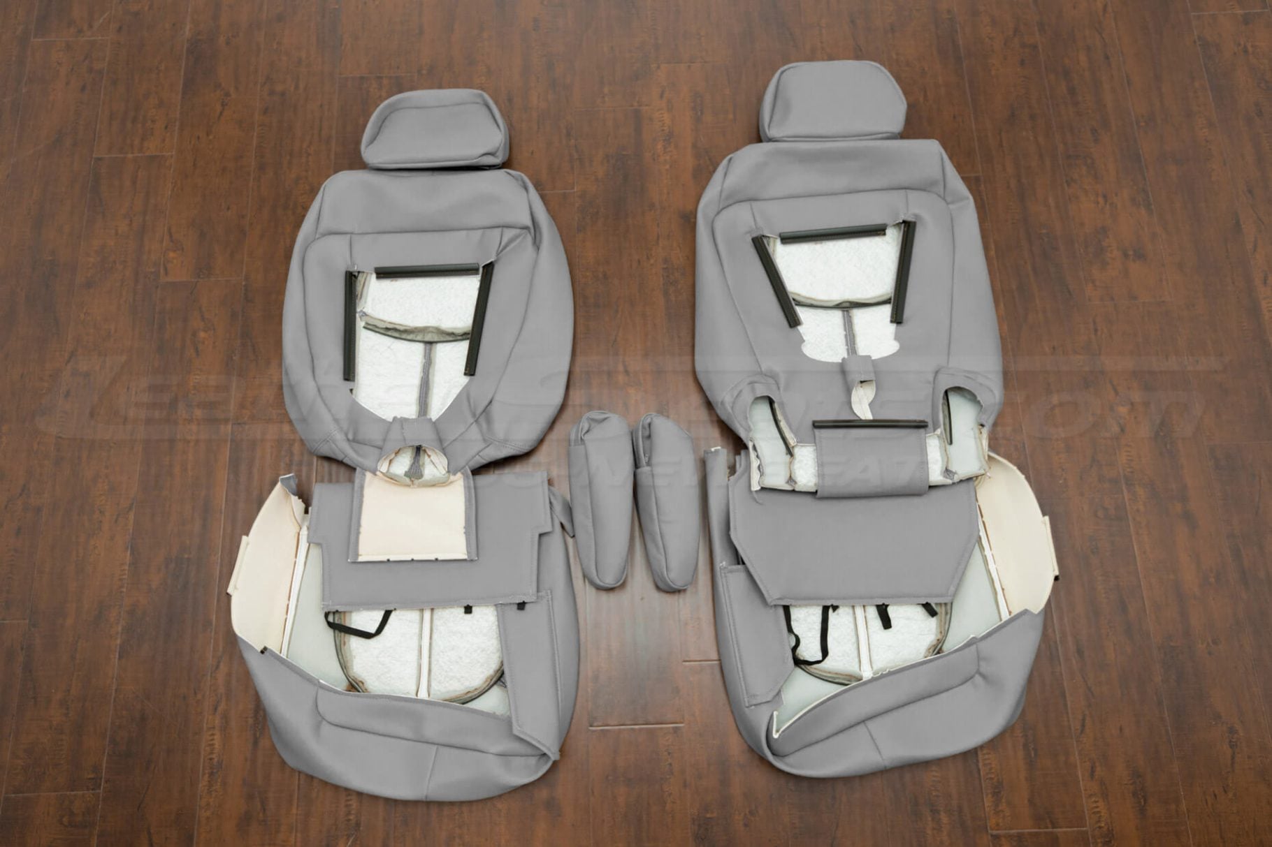 Front seat HHR upholstery with armrests flipped
