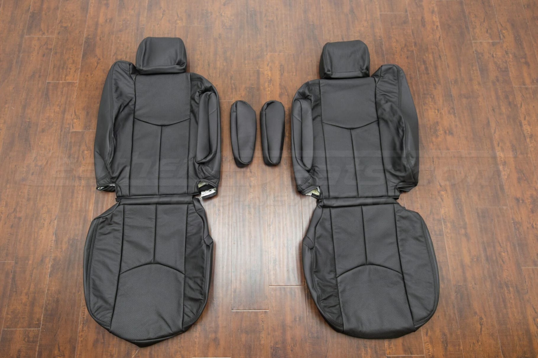 2003-2006 Chevroley avalanche black leather seat upholstery - front seats with armrests