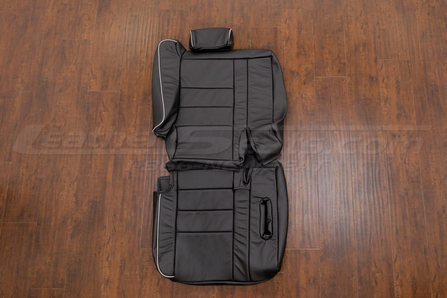 3rd Row 2003 Hummer H2 leather upholstery