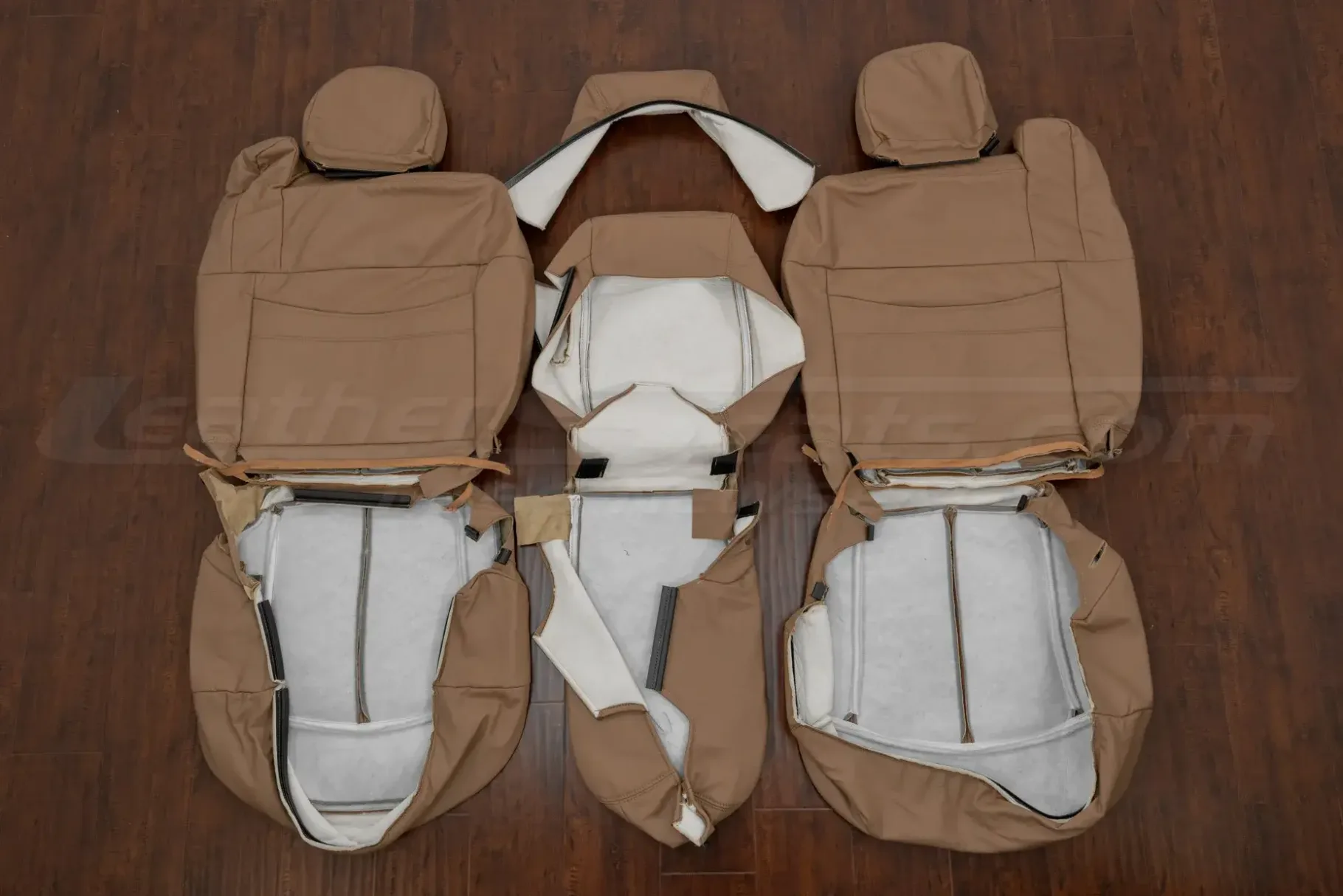 Front seat 40/20/40 leather kit flipped