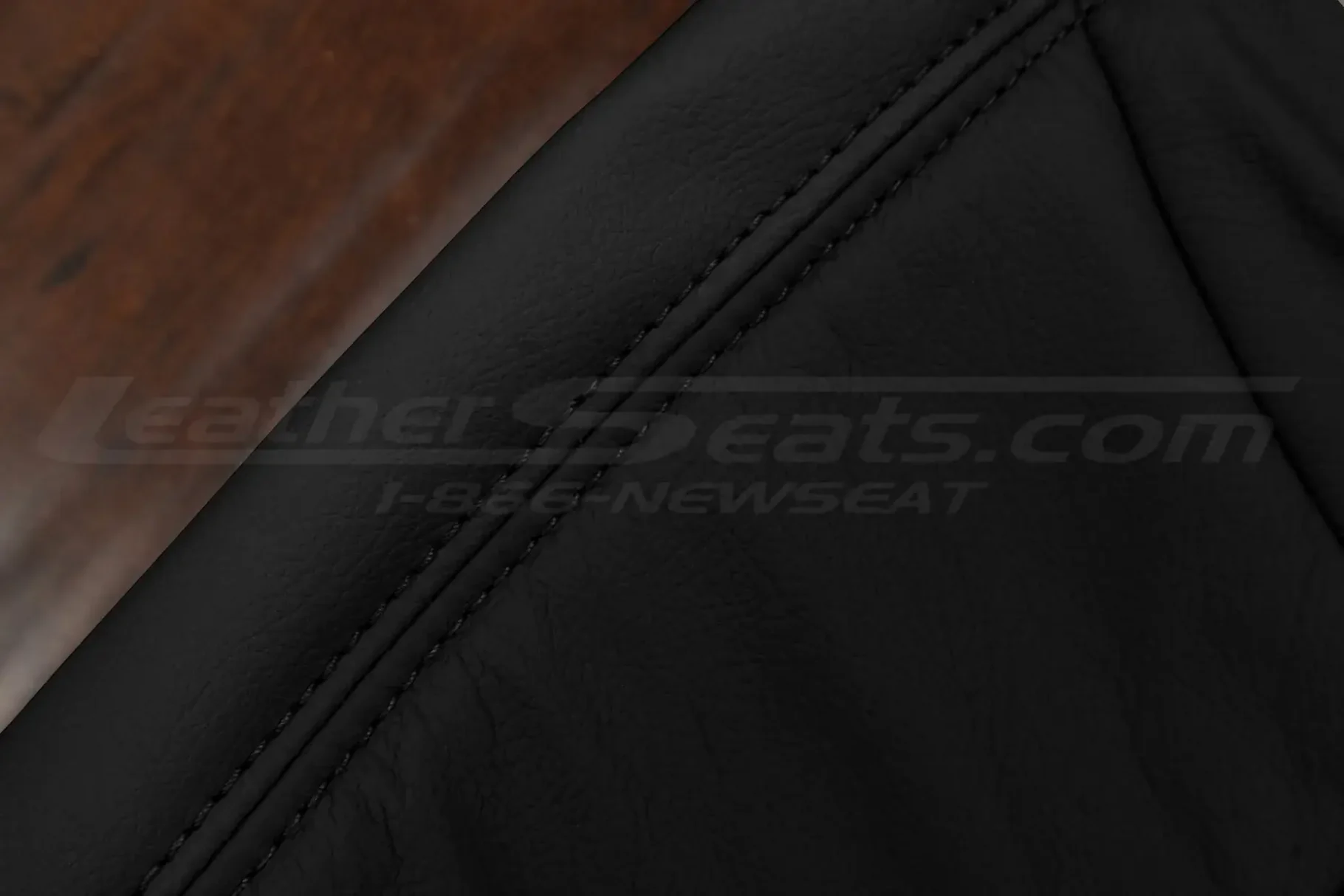 Black double stitching on black leather - Honda Pilot