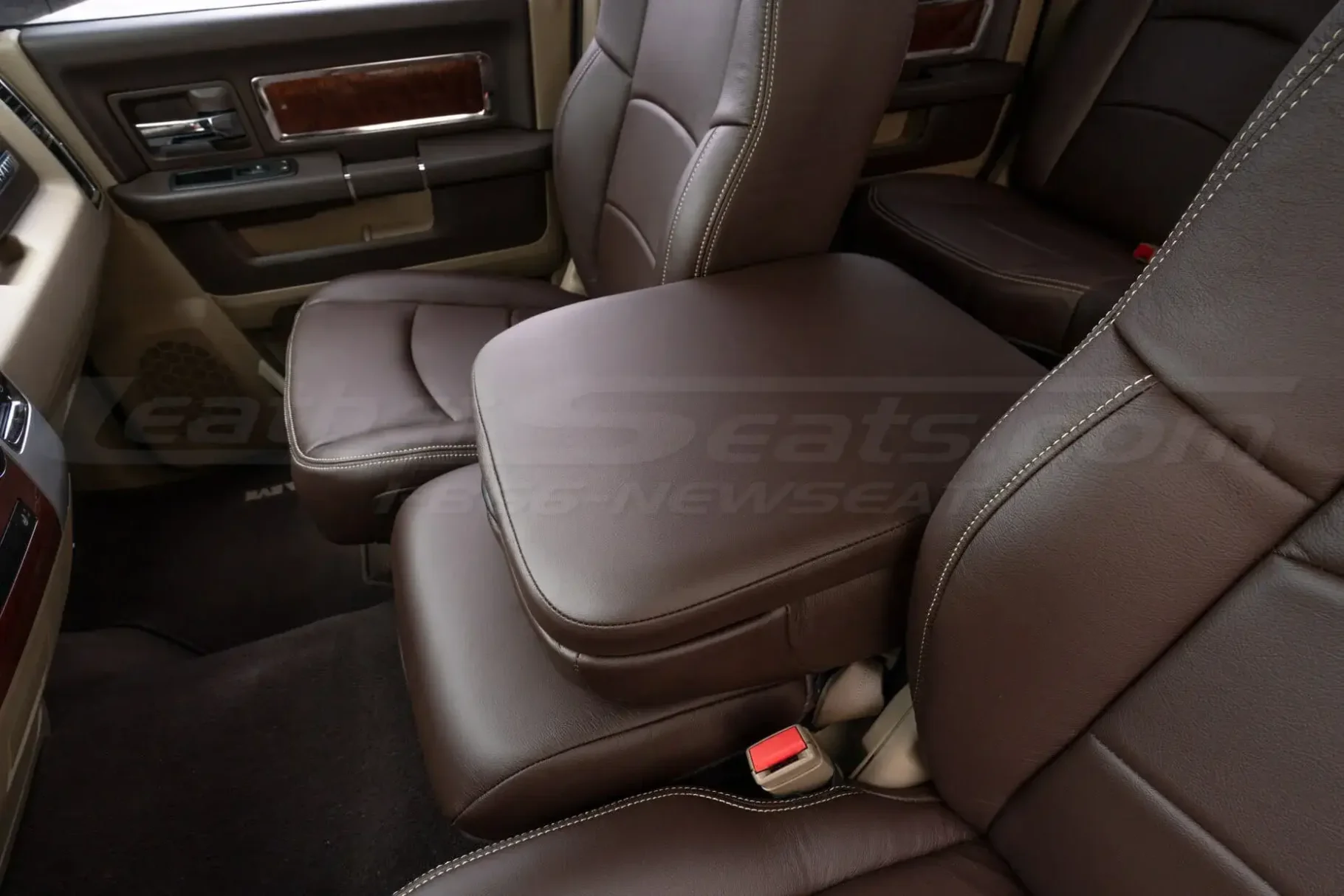Front 40/20/40 bench in aftermarket leather - console position