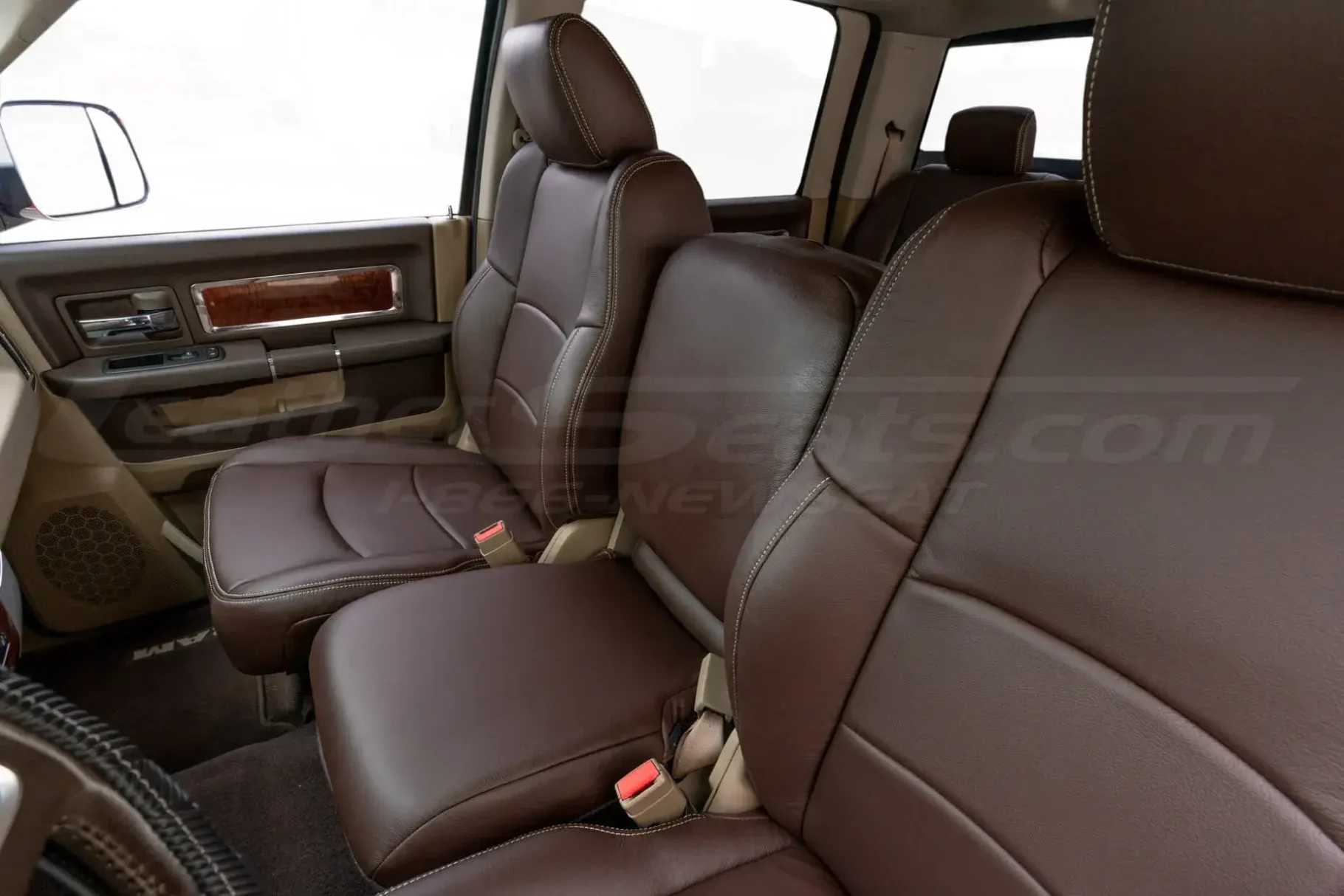 Front 40/20/40 bench in aftermarket leather - seating position