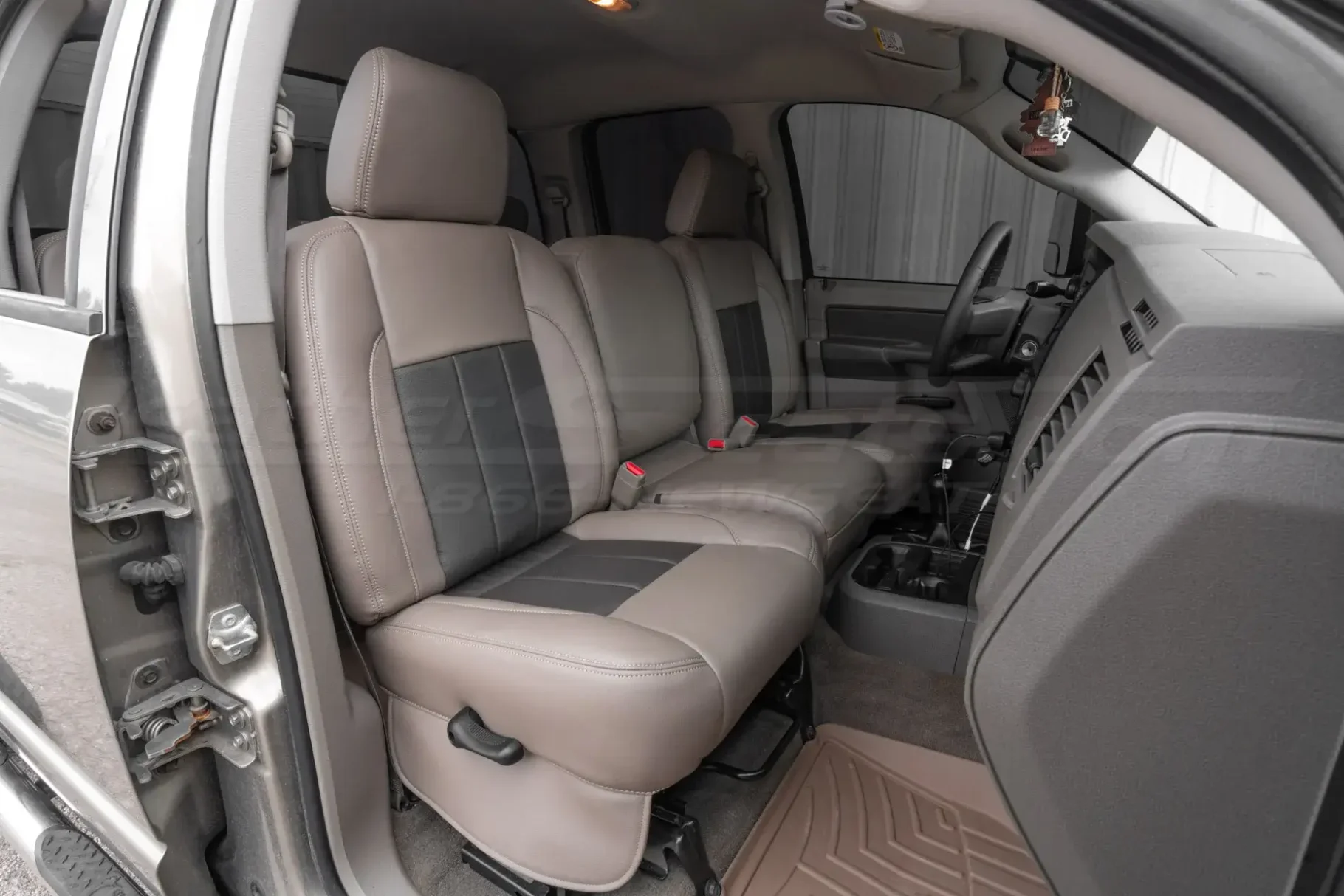 Ram passenger seat installed - 40/20/40 with jumpseat in seating position