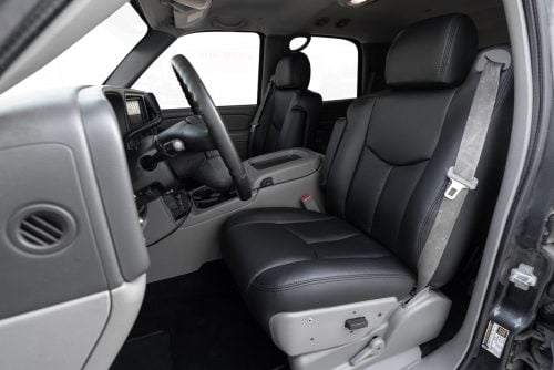 2003-2006 Chevrolet Tahoe with aftermarket black leather seats installed