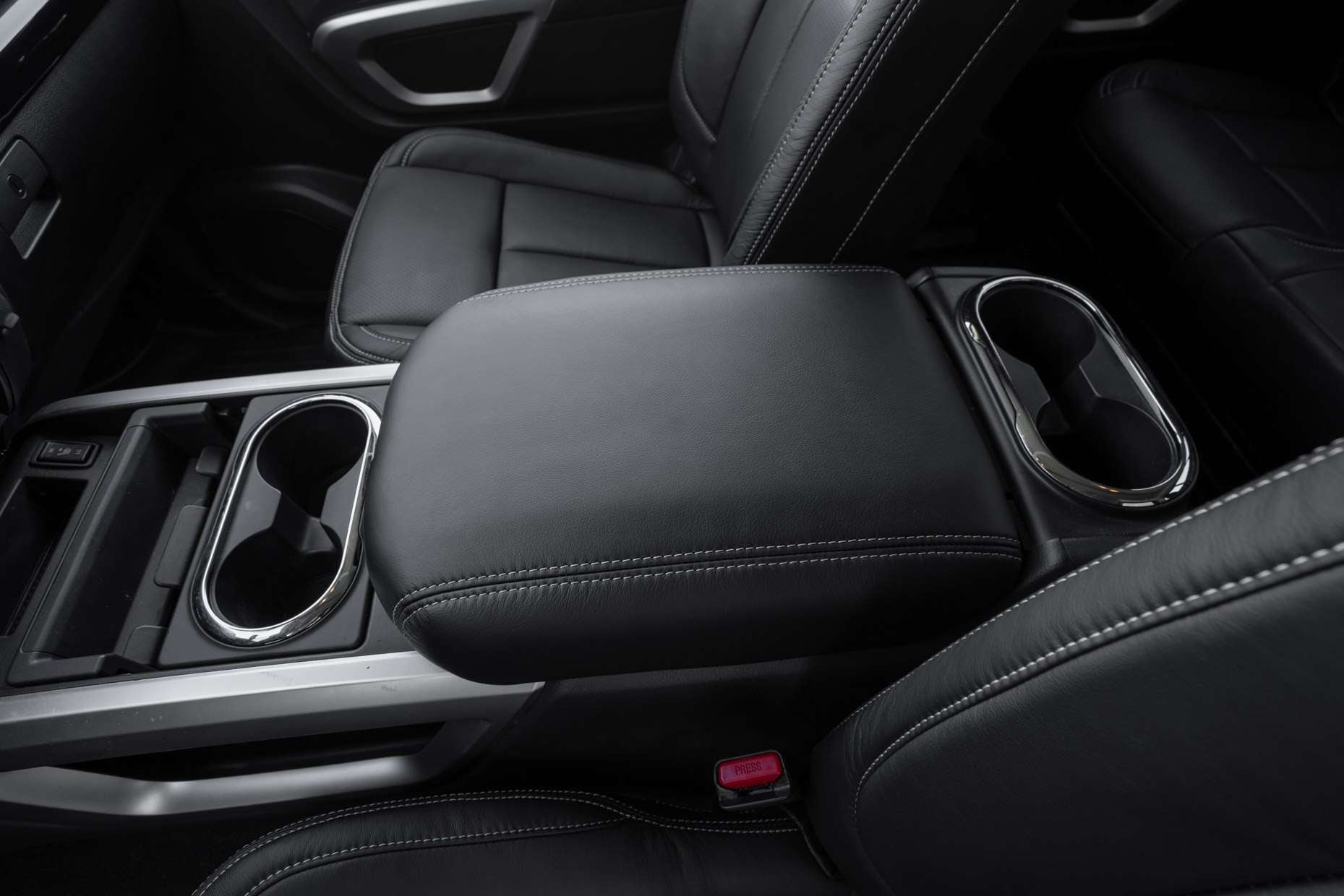 Nissan-Titan-leather-console-