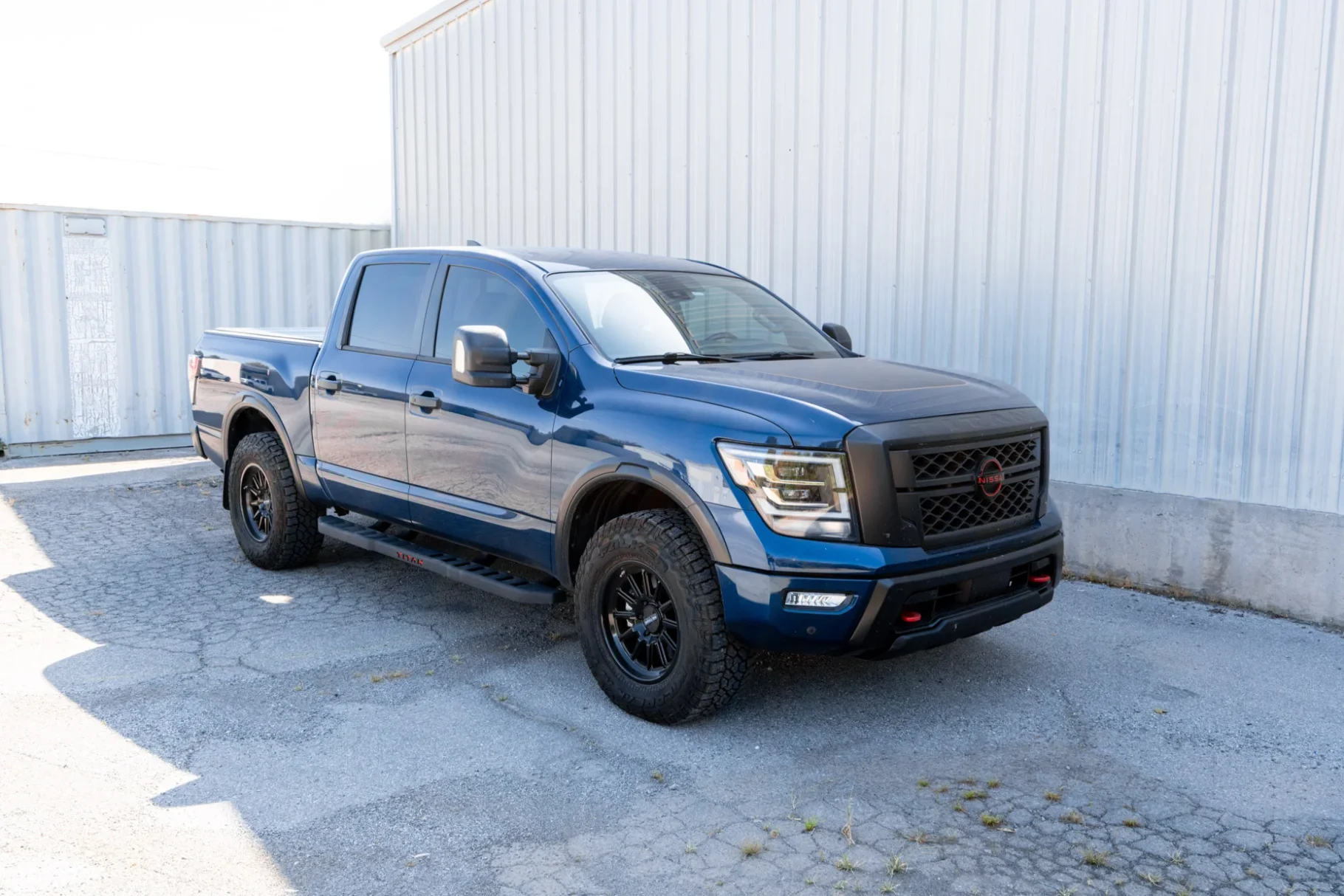 2024 Nissan Titan Crew Cab Blue exterior